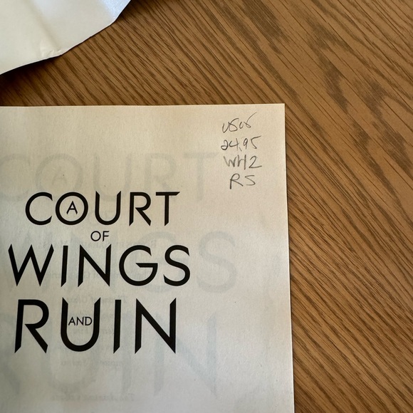 Sarah J Maas OOP A Court of Wings and Ruin - Picture 4 of 8